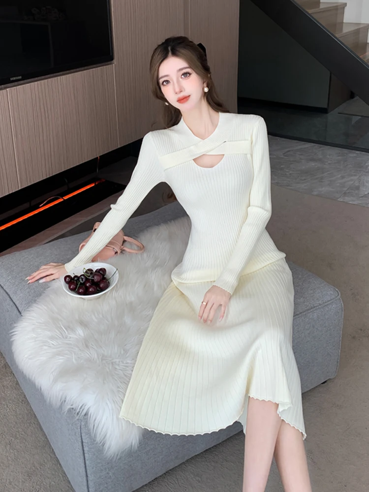 2024 Women Hollow Out Design Sense Knitted Dress Autumn Winter New French Temperament Advanced Sense Simple Generous Solid Dress