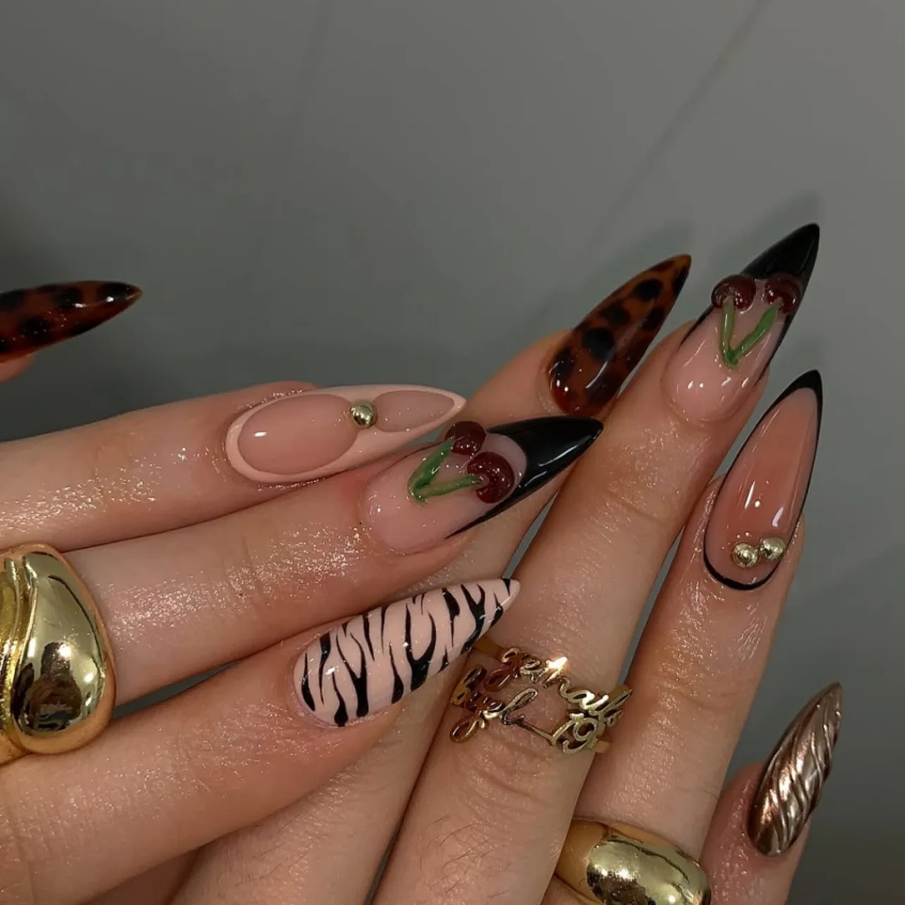24pcs Leopard Print Almond Press on Nails Sets Flower Blush False Nail Tips Detachable Pearl Rhinestone Design Long Fake Nails