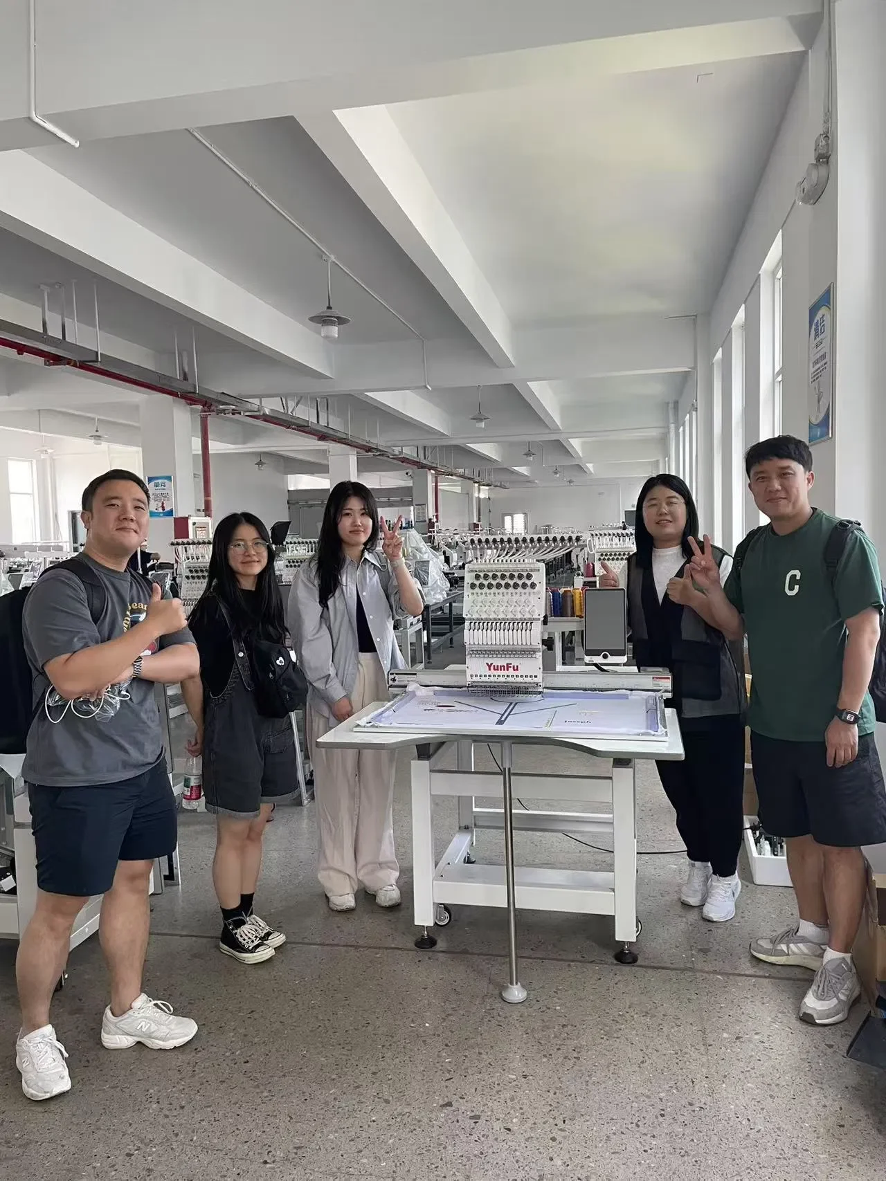 Yunfu Single Head Automatic Embroidery Machine 12/15 Needles With Retail Store Use