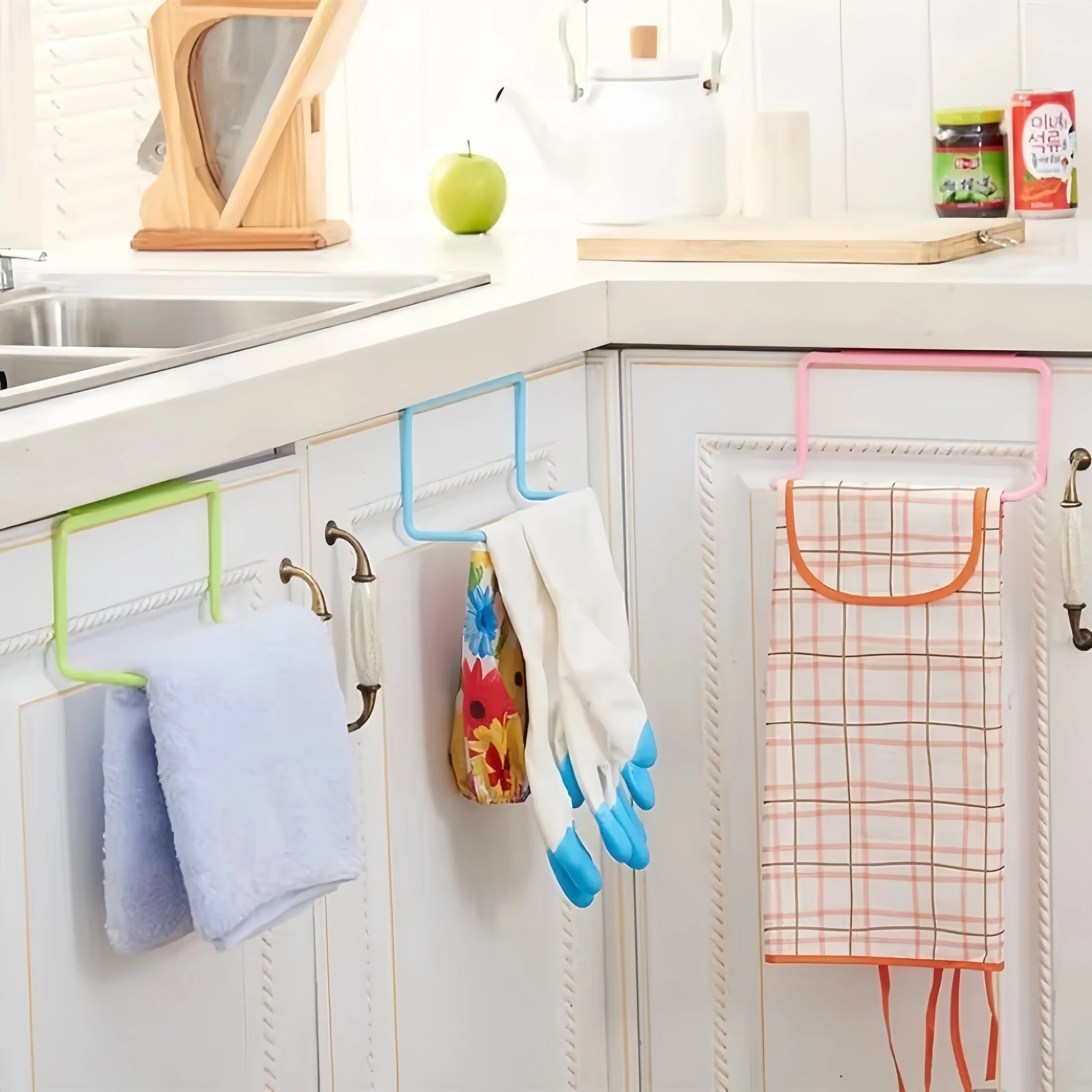 1pcs Plastic Hanger Towel Rack Cabinet Door Rag Hanger Towel Bar Multi-purpose Cabinet Storage Rack for Home Storage