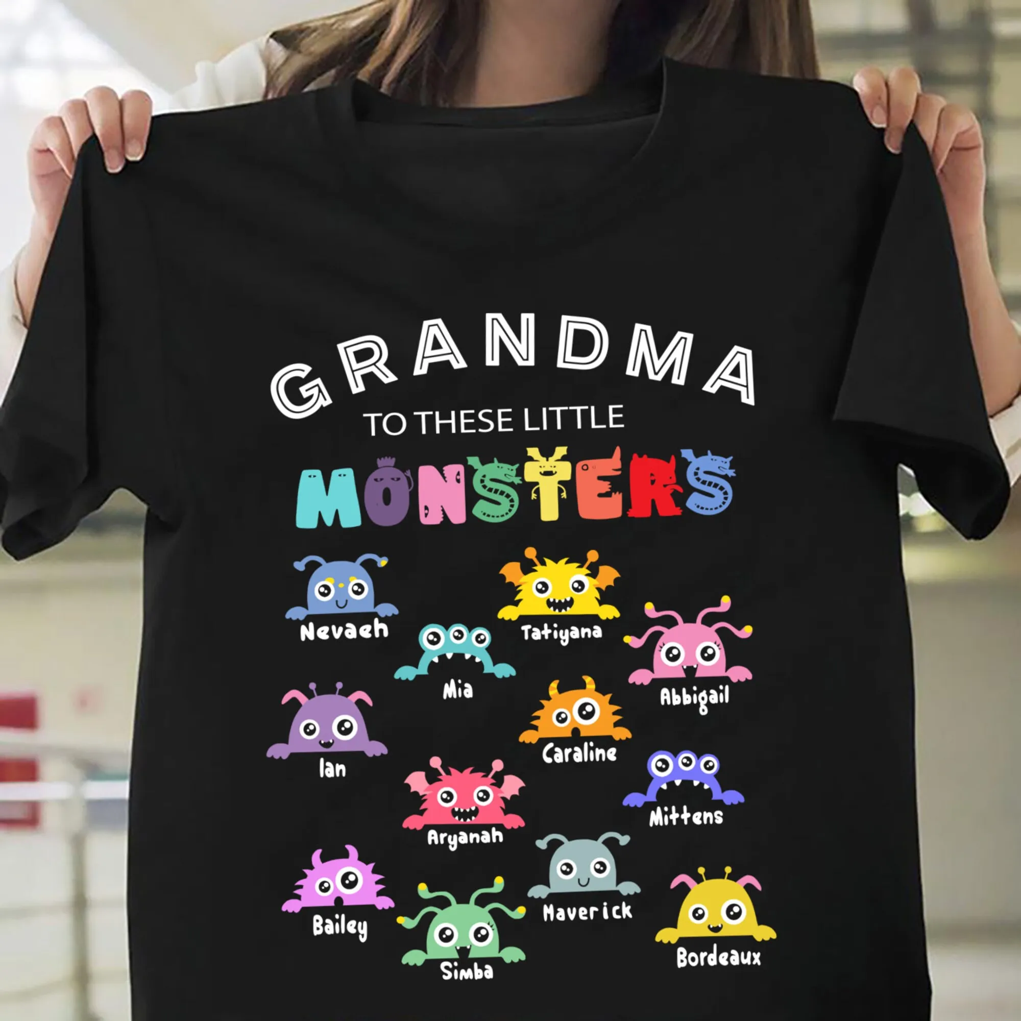 Персонализированная футболка бабушка с этими маленькими монстрами, имена детей на заказ, красочная надпись «День матери»