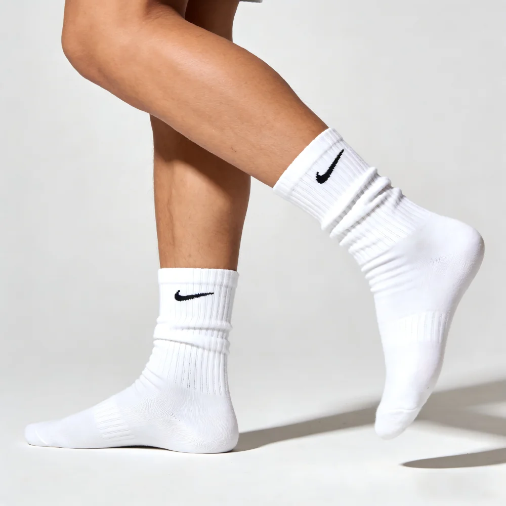 NIKE EVERYDAY CUSH CREW 3PR Calcetines básicos de toalla de entrenamiento de larga distancia Calcetines altos unisex cómodos y transpirables SX7664-100