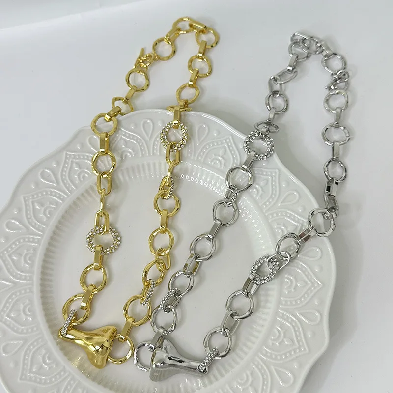 Chic Heavyweight Abstract Face Nose Charm Necklace Micro Paved Zircon Irregular Ring Cuban Link Ladies Banquet Accessory