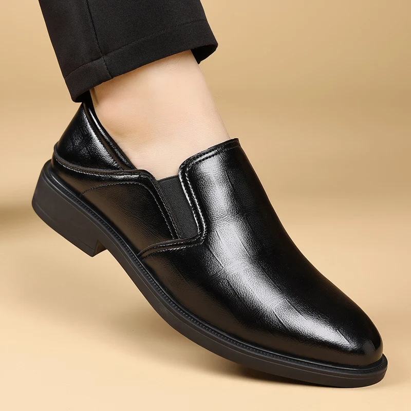 Men's flat leather shoes Classic gentleman casual style Work Office Leisure Party Black brown Adult lightweight shoes Hot