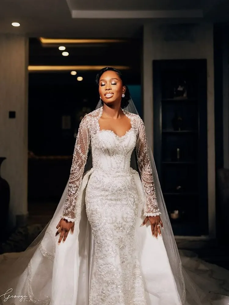 Customized Sweetheart Shinny Beads Appliques  Wedding Dress with Removable Skirt Robe De Mariée  Long Sleeves Modest Bridal Gown