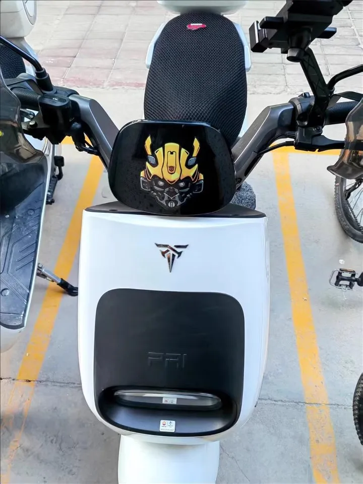 Car Styling Vinyl Badge for Cartoon Bumblebee Avatar Sticker Motorbike Body Decoration Decal Graphic - view 5