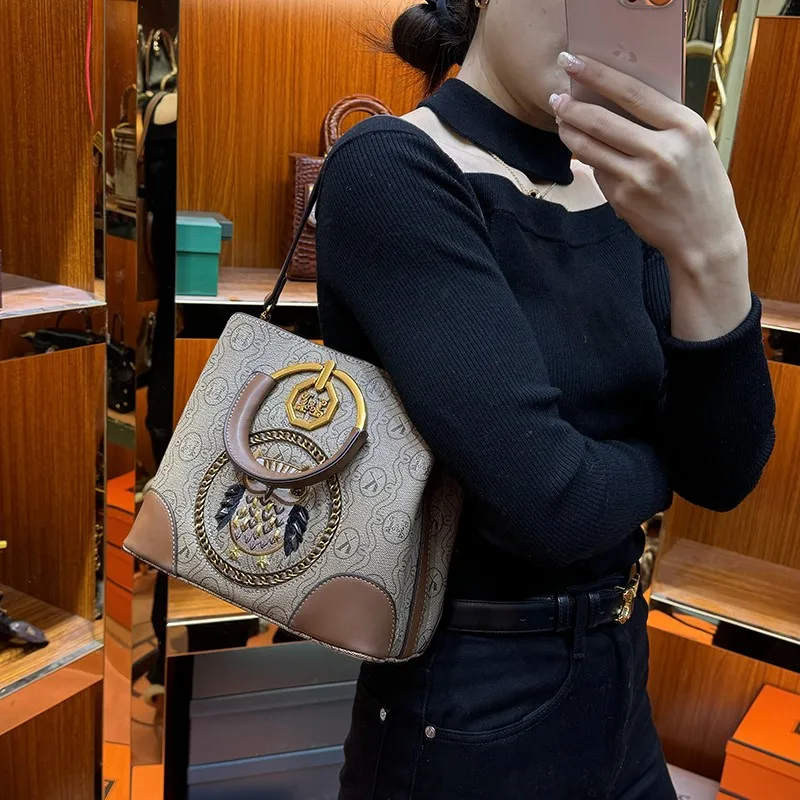 Women\'s handbag 2023 winter new high-end designer embroidered bucket bag genuine leather fashion brand handbag shoulder bag