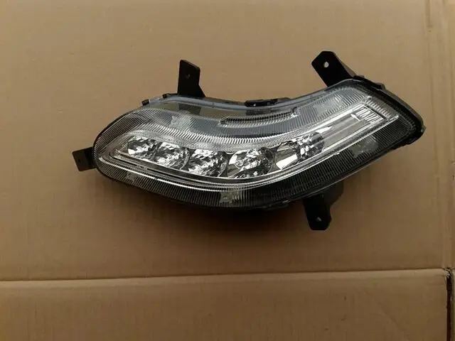 

1pcs front Fog lamp DRLS Daytime Running Light left / right side for Chinese SAIC ROEWE MG3 2013-2014 Auto car motor part
