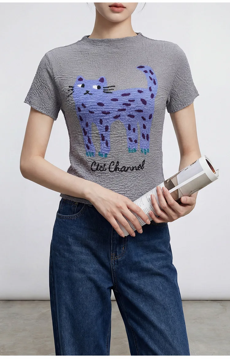 Women's pleated short-sleeved t-shirt, slim fit, pullover, high-end, trendy, versatile printed top for work and casual wear.