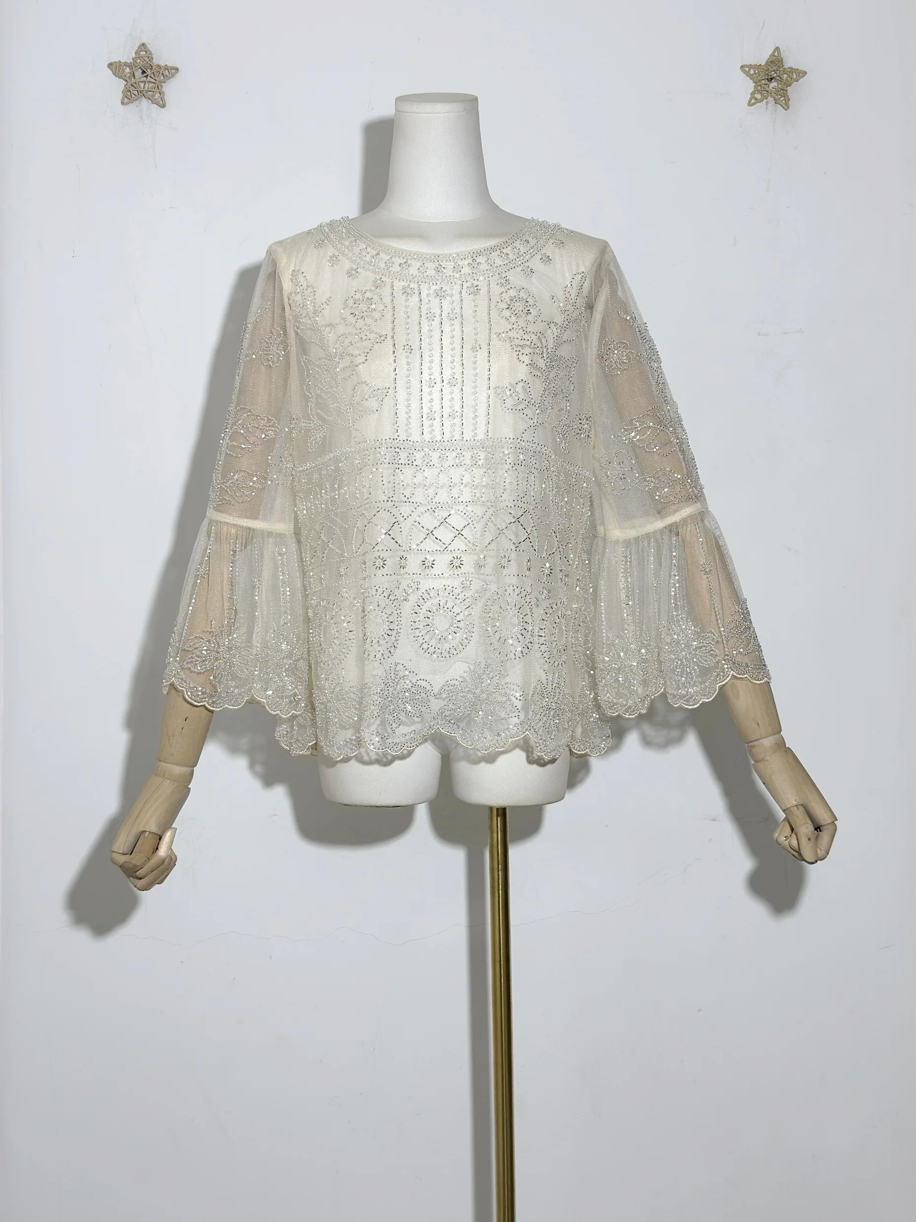 

Нежная прозрачная туника с вышивкой, женский шикарный топ с блестками и бисером, сетчатая блузка с круглым вырезом, расклешенные рукава, великолепный кружевной пуловер