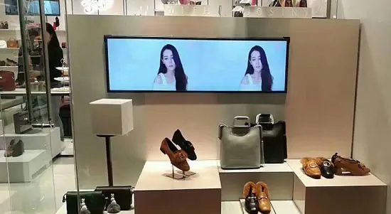 Display pubblicitario LCD per barra elastica interna per negozio al dettaglio con schermo per bordo scaffale per segnaletica digitale Android di dimensioni personalizzate