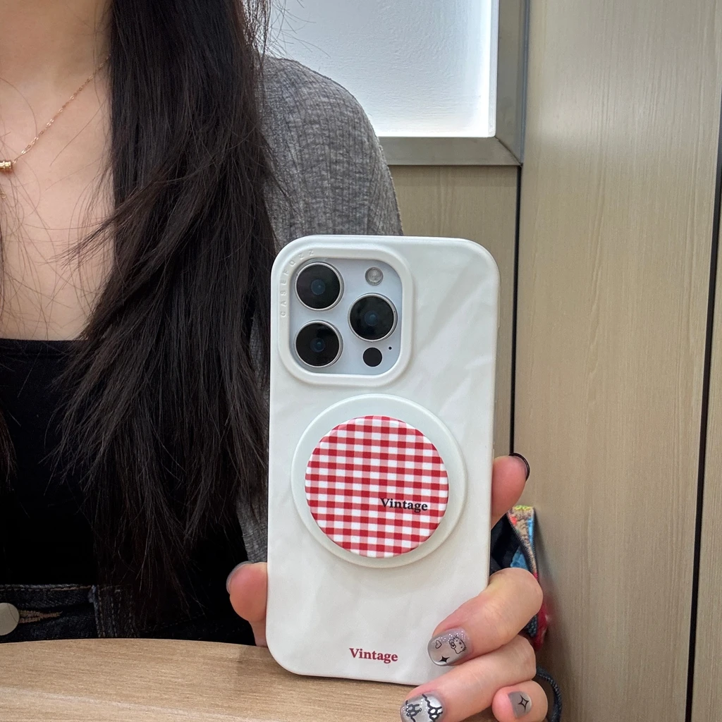

Корейский стиль, красно-белый сетчатый узор с держателем, магнитный чехол для телефона с беспроводной зарядкой для iPhone 16, 15, 14, 13 Pro Max