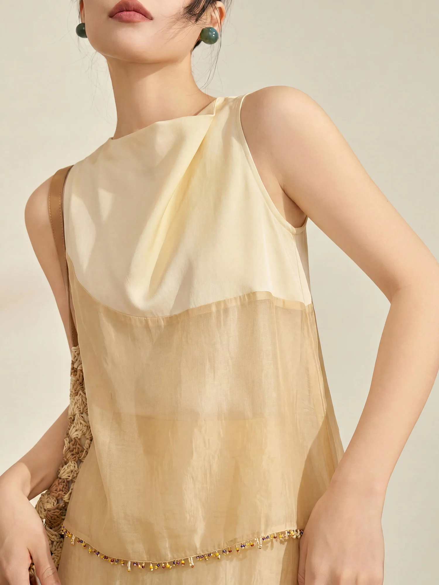 

Flowing Era Early Summer Elegant No-Sleeve Patchwork Halter Neck Beaded Top Half Skirt Casual Set Women's Fashion Ensemble