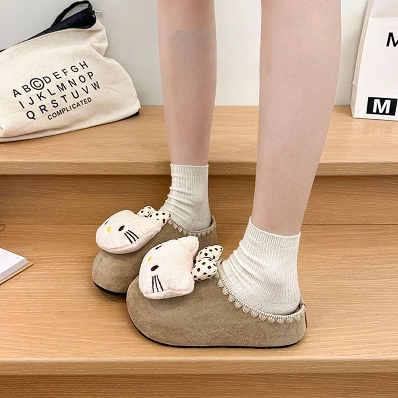 Simpatiche pantofole in cotone con puntale Hello Kitty, pantofole con suola spessa con personaggi dei cartoni animati, scarpe calde creative kawaii, regali per le vacanze