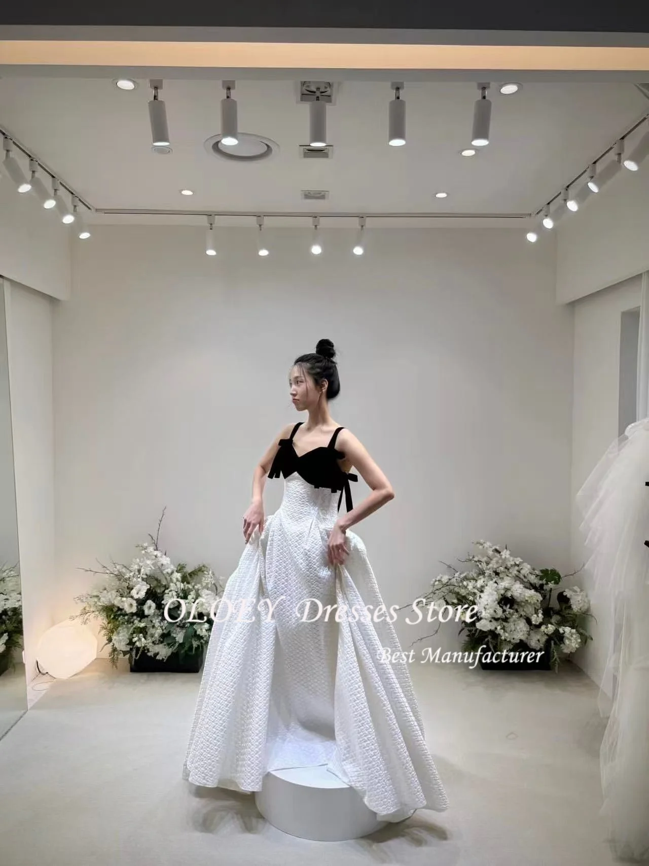 OLOEY A-lijn elegante Korea trouwjurken zwart wit brede bandjes foto's schieten jurken op maat korset vloerlengte bruids