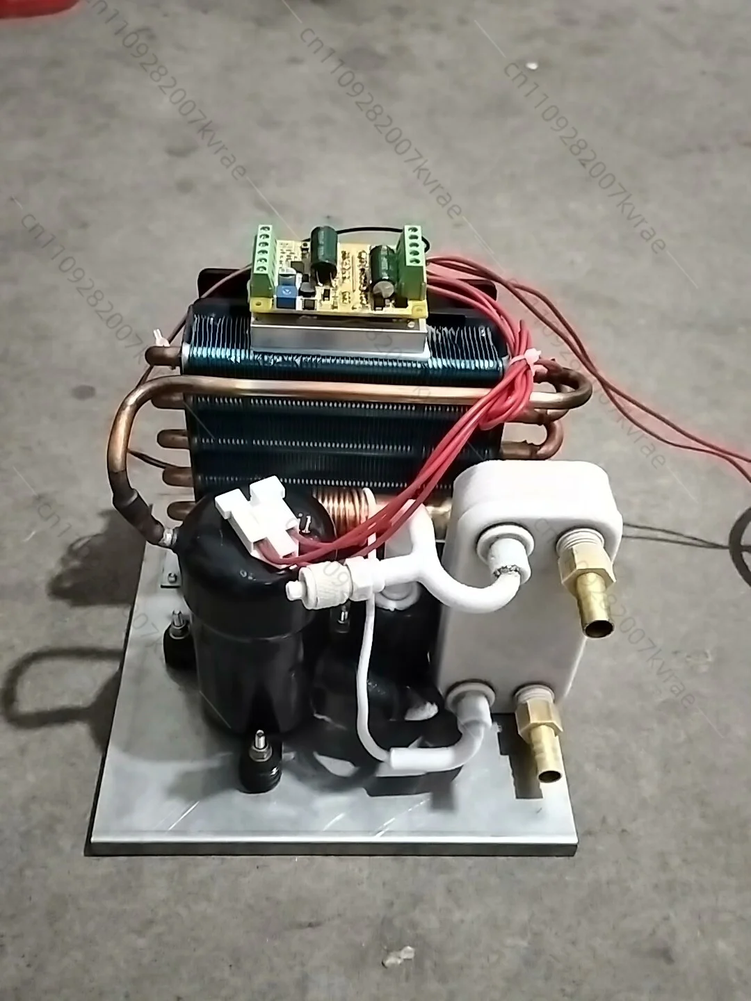 

Used micro compressor chiller with drive plate 12-24V cooling capacity 300W-600W, size 181818cm Second-hand