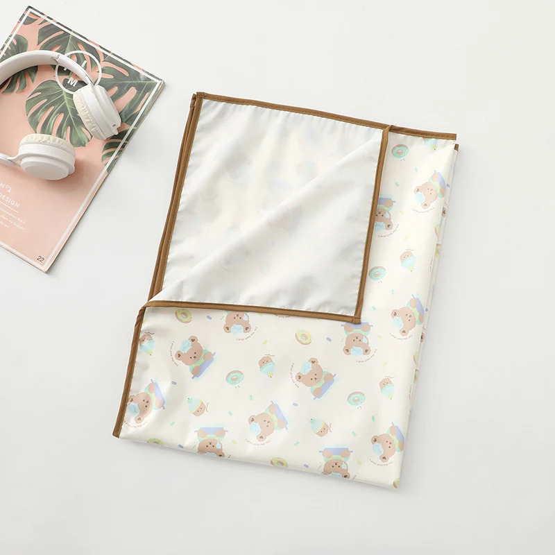 غطاء حصيرة تغيير حفاضات الأطفال مقاوم للماء وقابل لإعادة الاستخدام لحديثي الولادة ورقة مرتبة أرضية متعددة الاستخدام