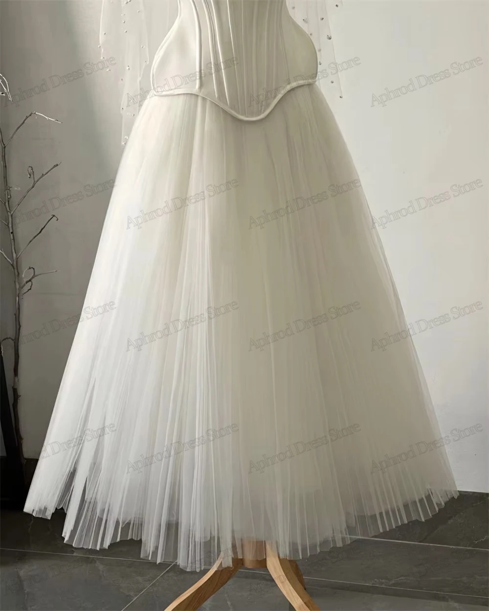 Vintage Wedding Dresses Graceful A Line Tulle Tiered Bridal Gowns Beading Appliques Strapless Sexy Vestidos De Novia Customized