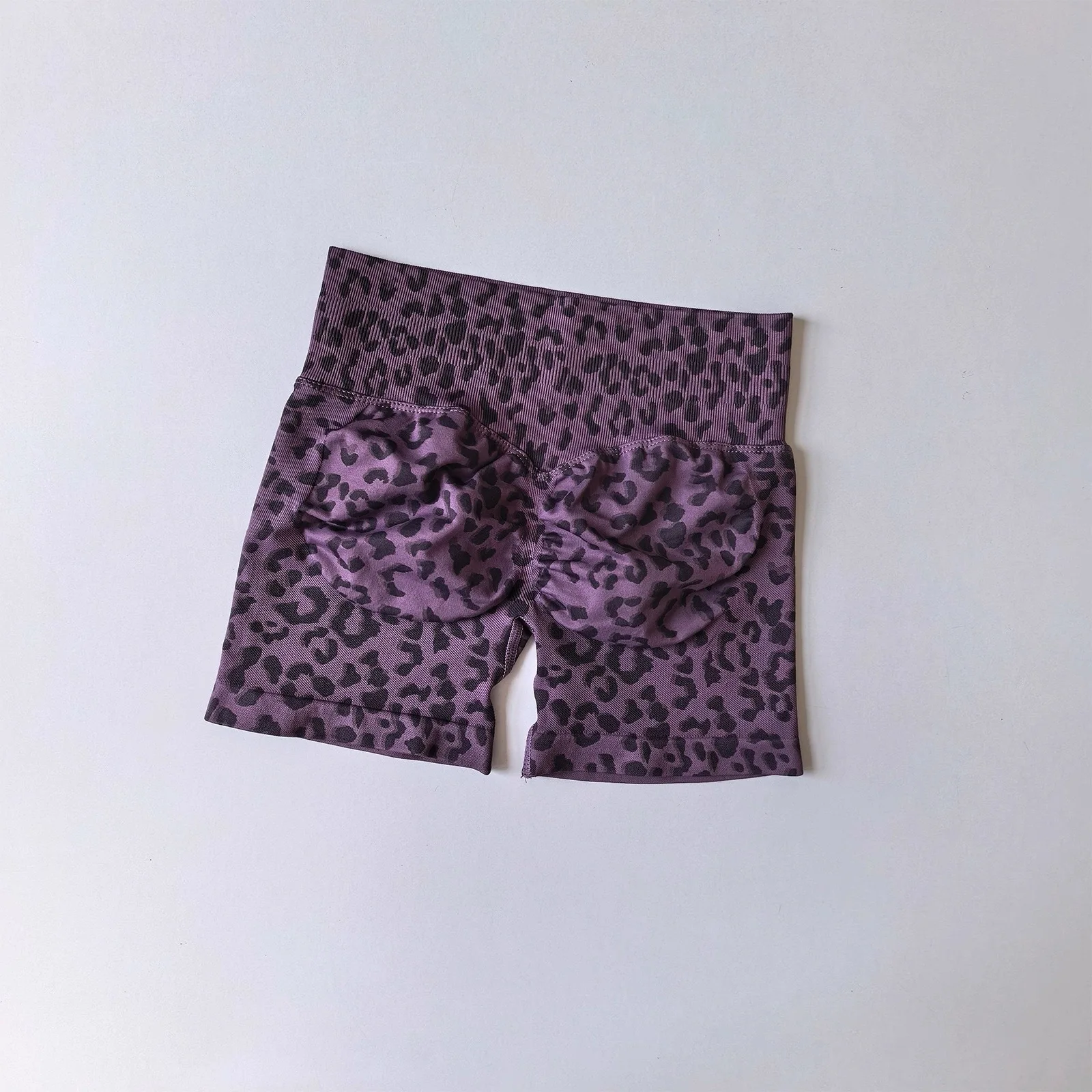Leopardmuster, pfirsichfarbene, figurformende Yoga-Shorts mit hoher Taille und Bauchkontrolle für Damen, schnelltrocknende Laufshorts für den Außenbereich – Detail 8