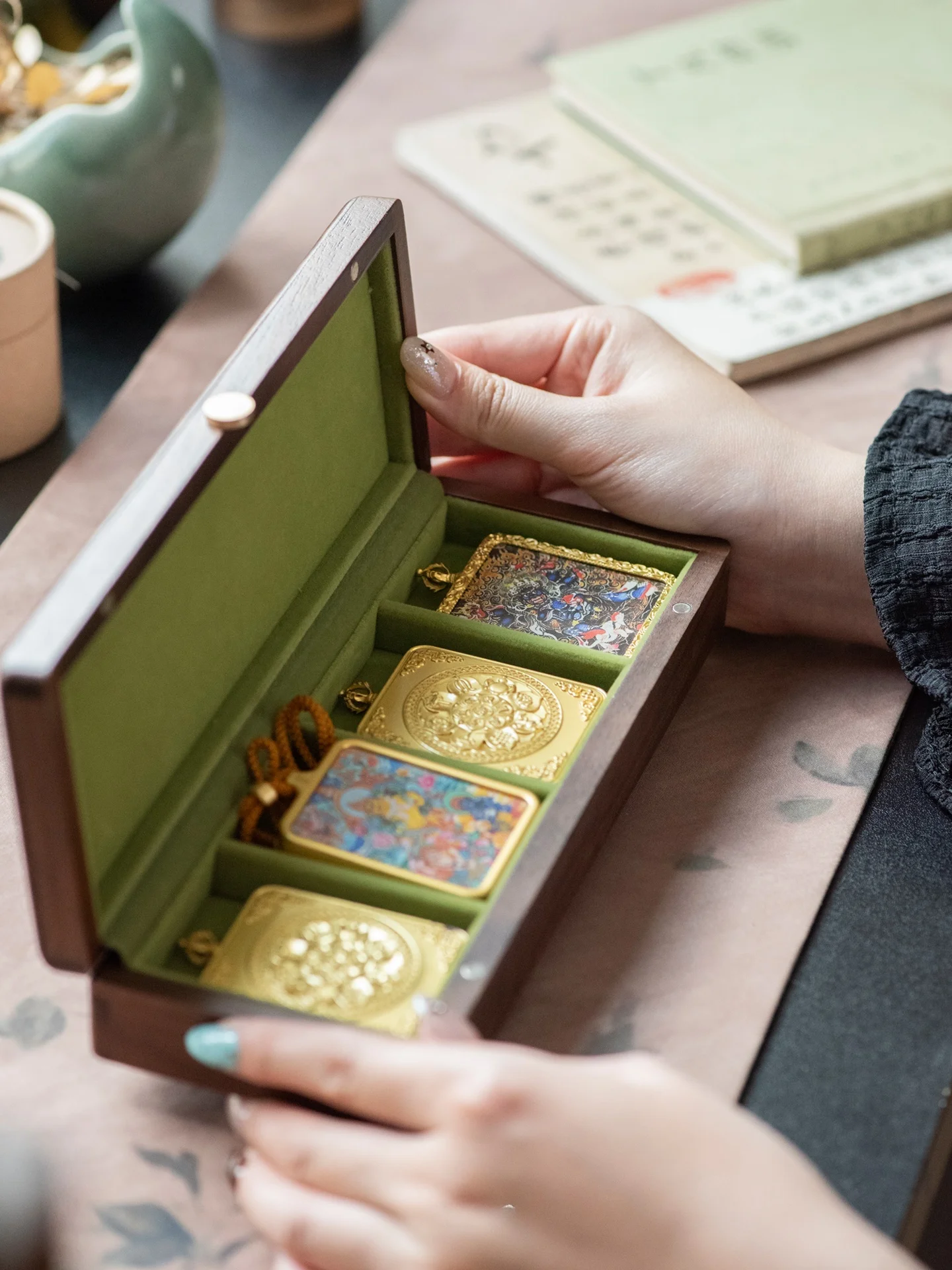 high-end-wooden-grid-storage-box-tangka-card-holder-jade-pendant-organizer-real-wood-box-for-home-storage-desktop-organizer