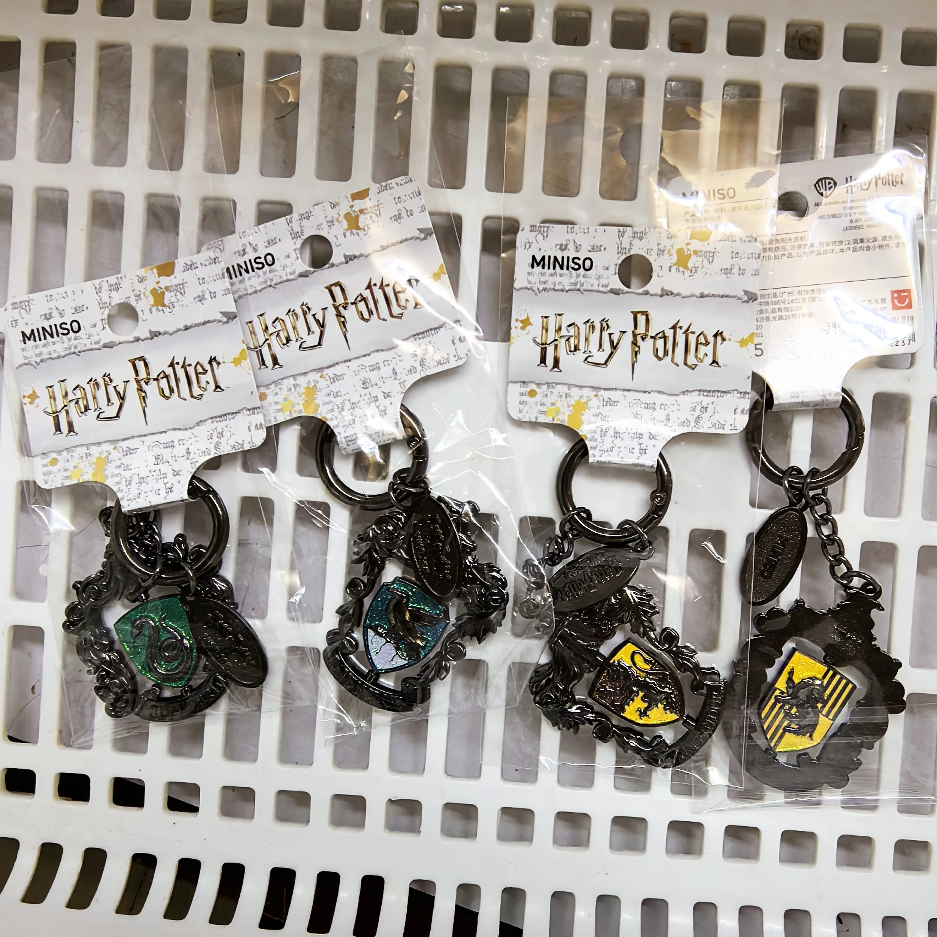 MINISO Creative Excellence Гарри Поттер Четыре колледжа Вращающийся значок Подвеска Гриффиндор Слизерин