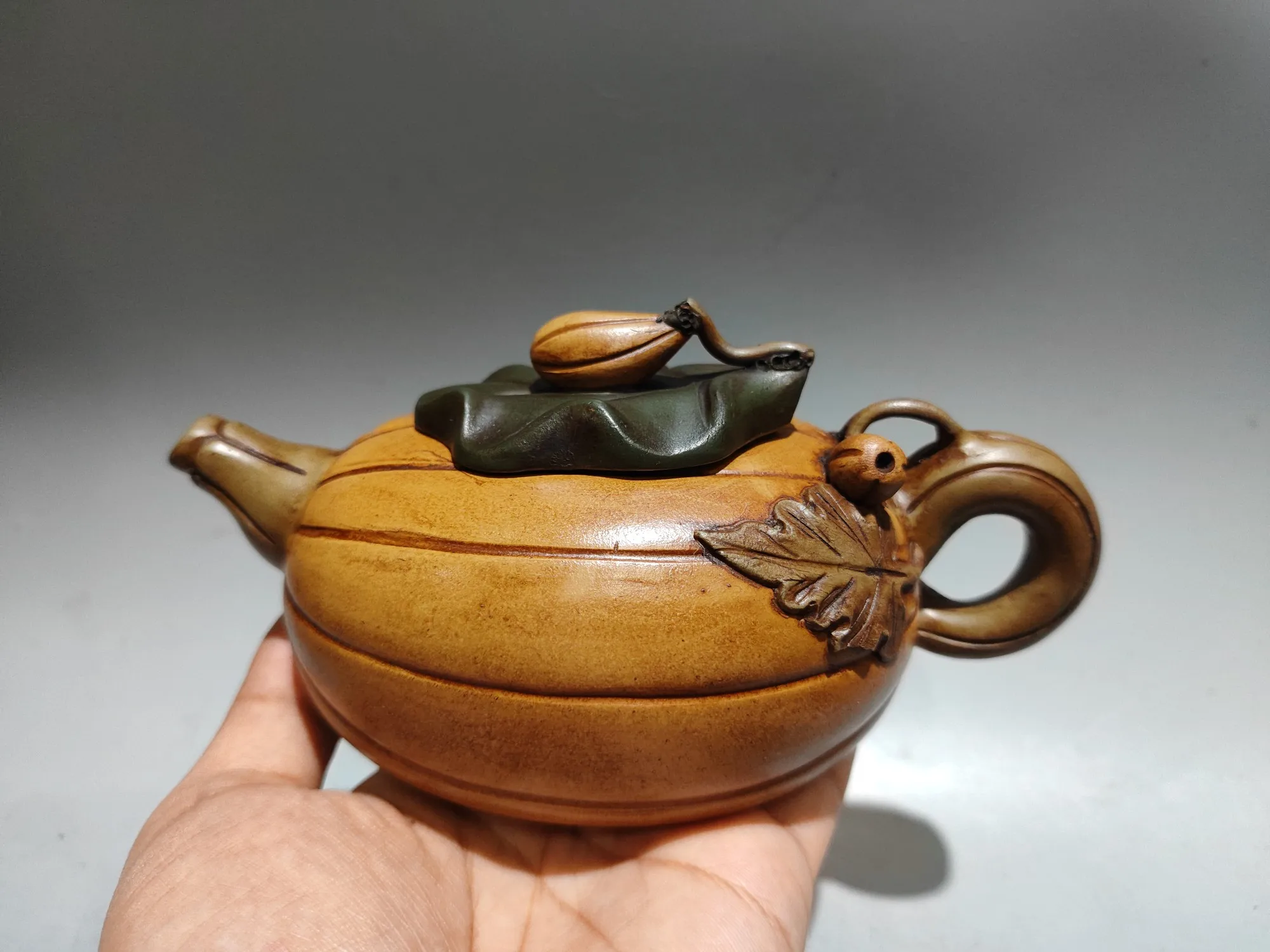 Yixing Purple Clay Pot Melon shaped pot Vine texture Two tone teapot Teapot Kettle  Flagon Gather fortune Ornaments Town house