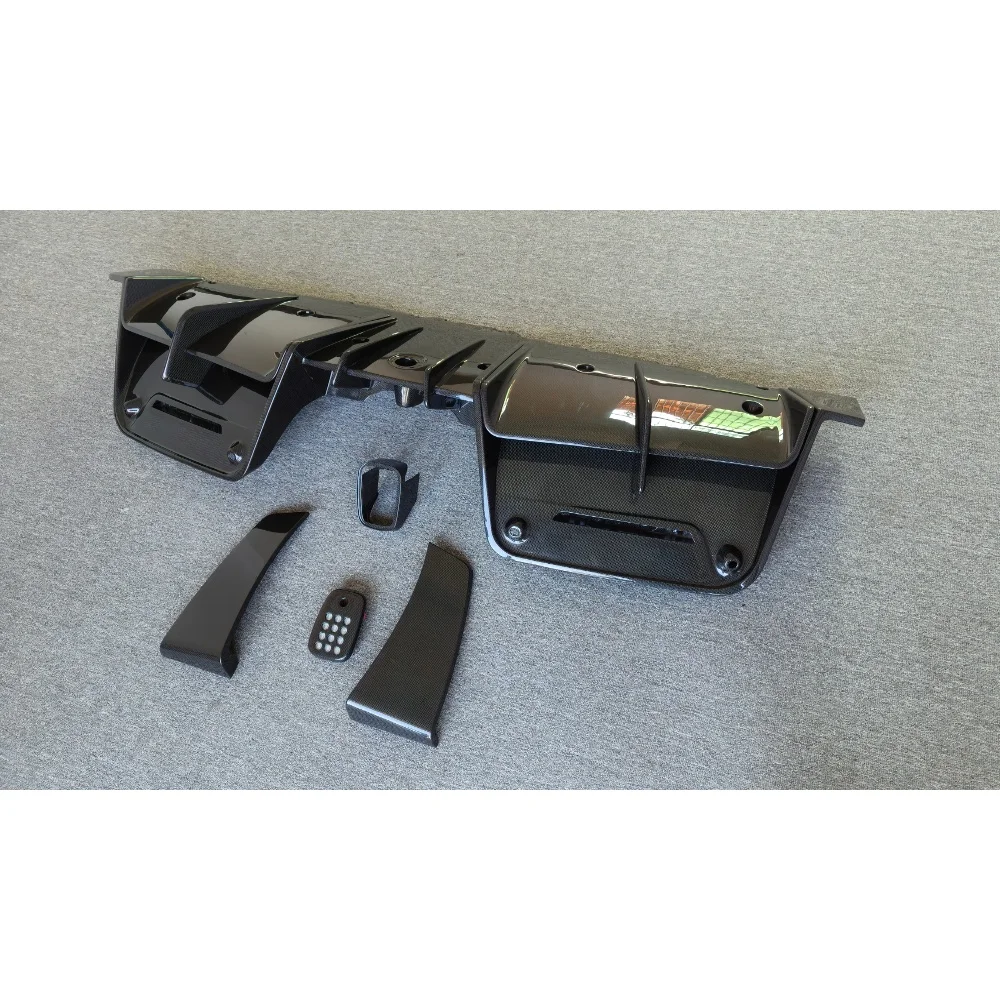 高品質Mスタイルドライカーボンファイバーリアディフューザーリアリップ、フェラーリSF90ボディコンポーネントアップグレードに適しています