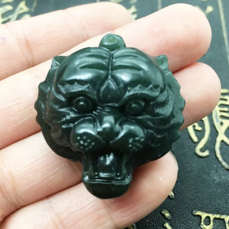 

Нефритовый кулон Hotan Zodiac в форме зодиакального тигра, зеленая пластина