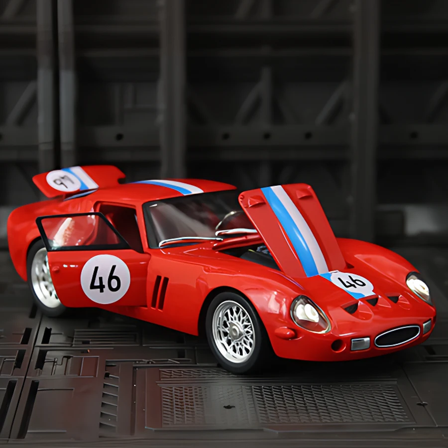 1:32 Simulación 250GTO modelo de supercoche de aleación, puertas y capó de motor, el maletero se puede abrir, retorno de luz y sonido, adornos para automóviles