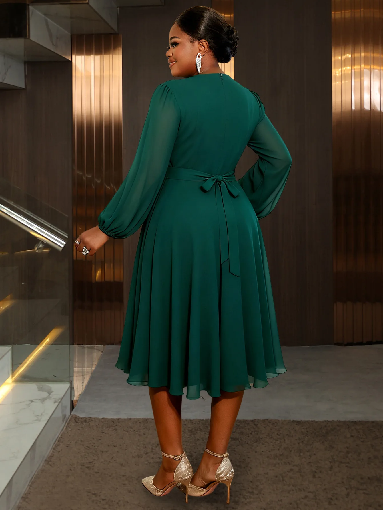 Detalii manșete rochie elegantă verde