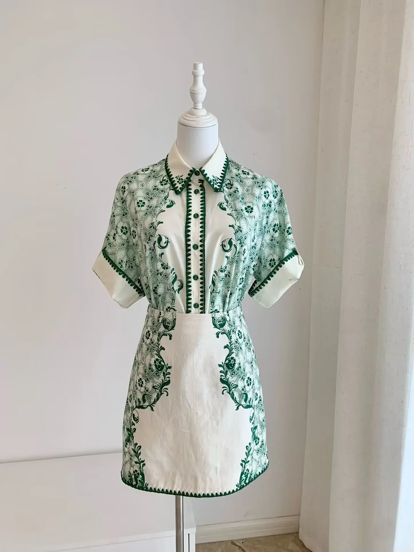 

Women's Green Printed Embroidered Turn-down Collar Single Breasted Shirt Top + High Waist Mini Skirt