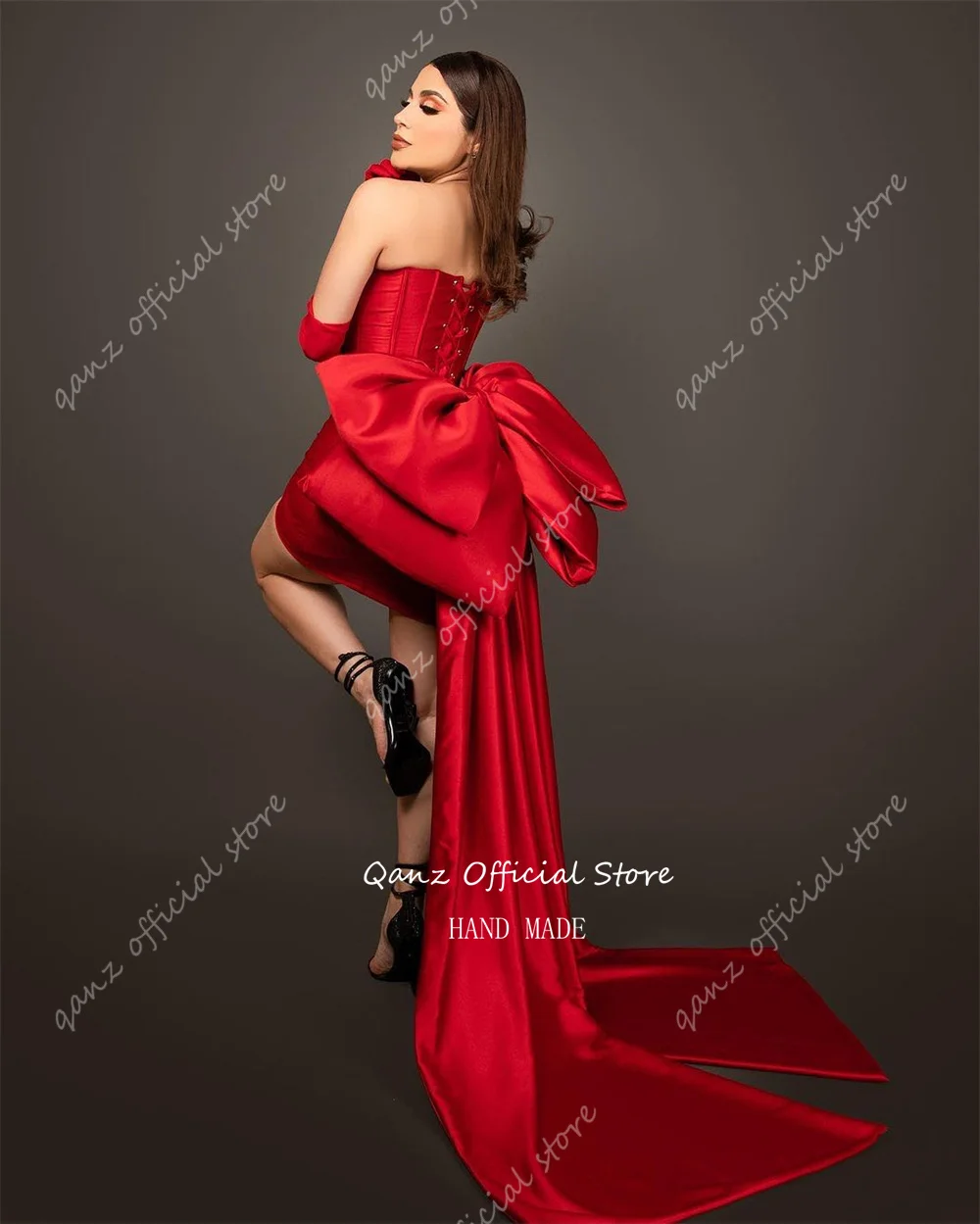 Qanz red sweetheart geburtstags outfits frauen satin kurze cocktail kleider rücken frei schnüren rücken bogen mezuniyet balo elbis eleri