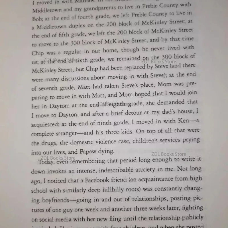 Hillbilly independy par J.D.Vance, un livre de poche dans un livre de poche de Carisis