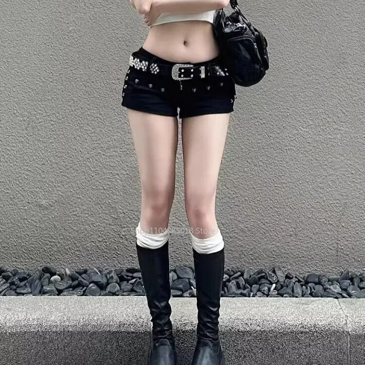 

American Style Y2K Black Denim Shorts 2025 Summer New Sexy Low Waist Curve Hugging Style Women's Ultra Shorts With Embroidery