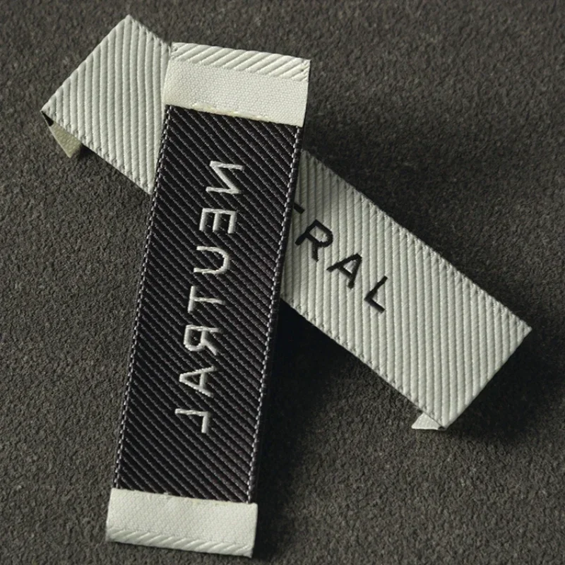 Customized clothing woven labels, high-grade twill clothes, trademarks, computer machines, high-density folded size labels