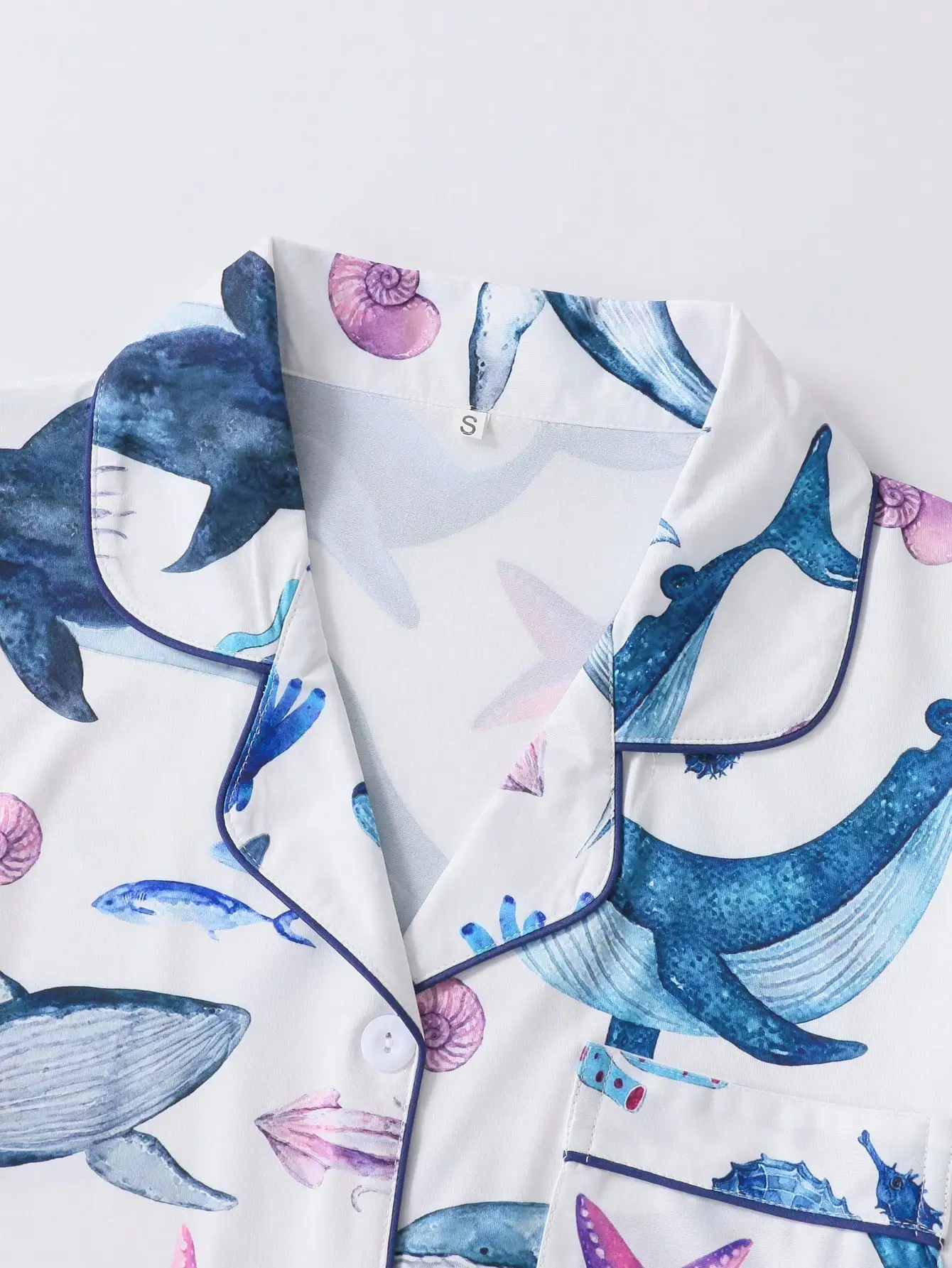 

Женский пижамный комплект с принтом кита, топ с короткими рукавами и воротником на пуговицах, шорты с эластичной резинкой на талии