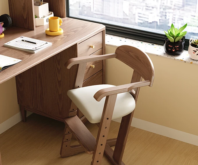 Children's learning chairs can be adjusted and moved up and down