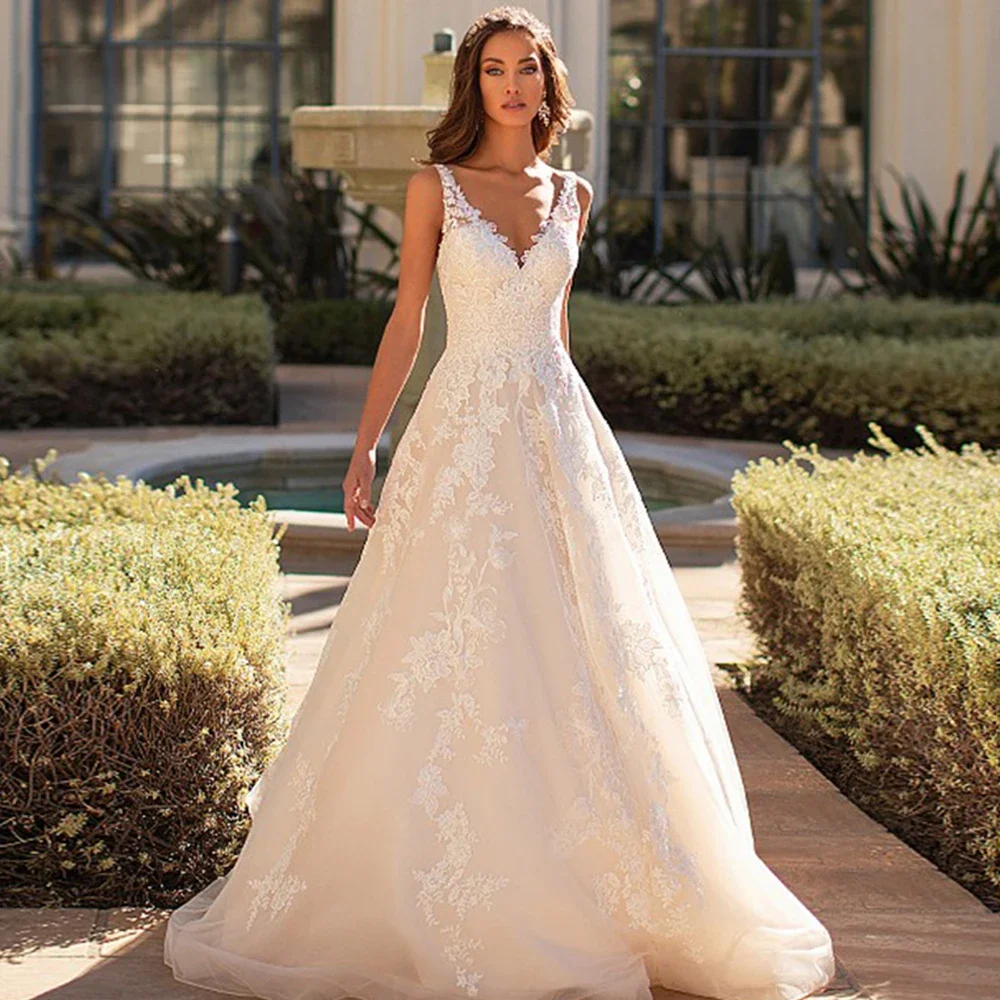 Bohemian Sexy V-neck Sleeveless Wedding Dress Elegant And Romantic Lace Decal A-line Bridal Gown Customization