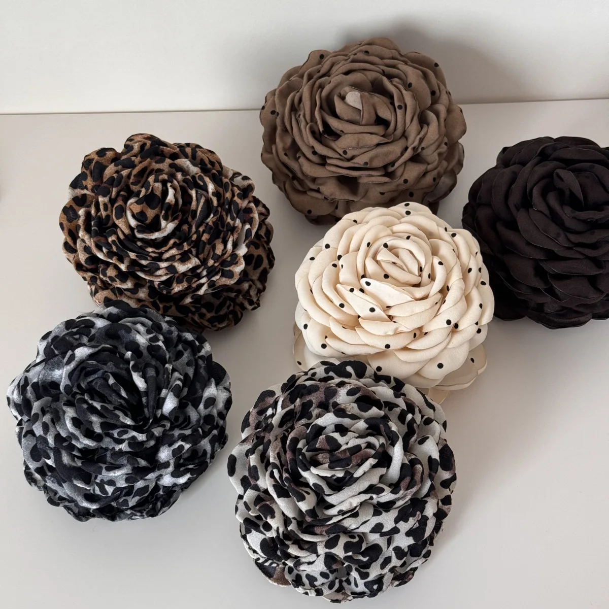 

New Three-dimensional Rose Flower Hair Claw Large Size Handmade Fabric Flowers Hair Clips Sweet Claw Hair Accessories for Women