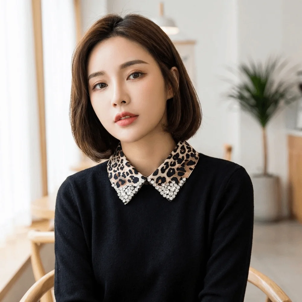

Elegant Detachable Collar Leopard Design Animal Print Neck Accessory Sparkling Rhinestones Stylish Decorative Faux Collar