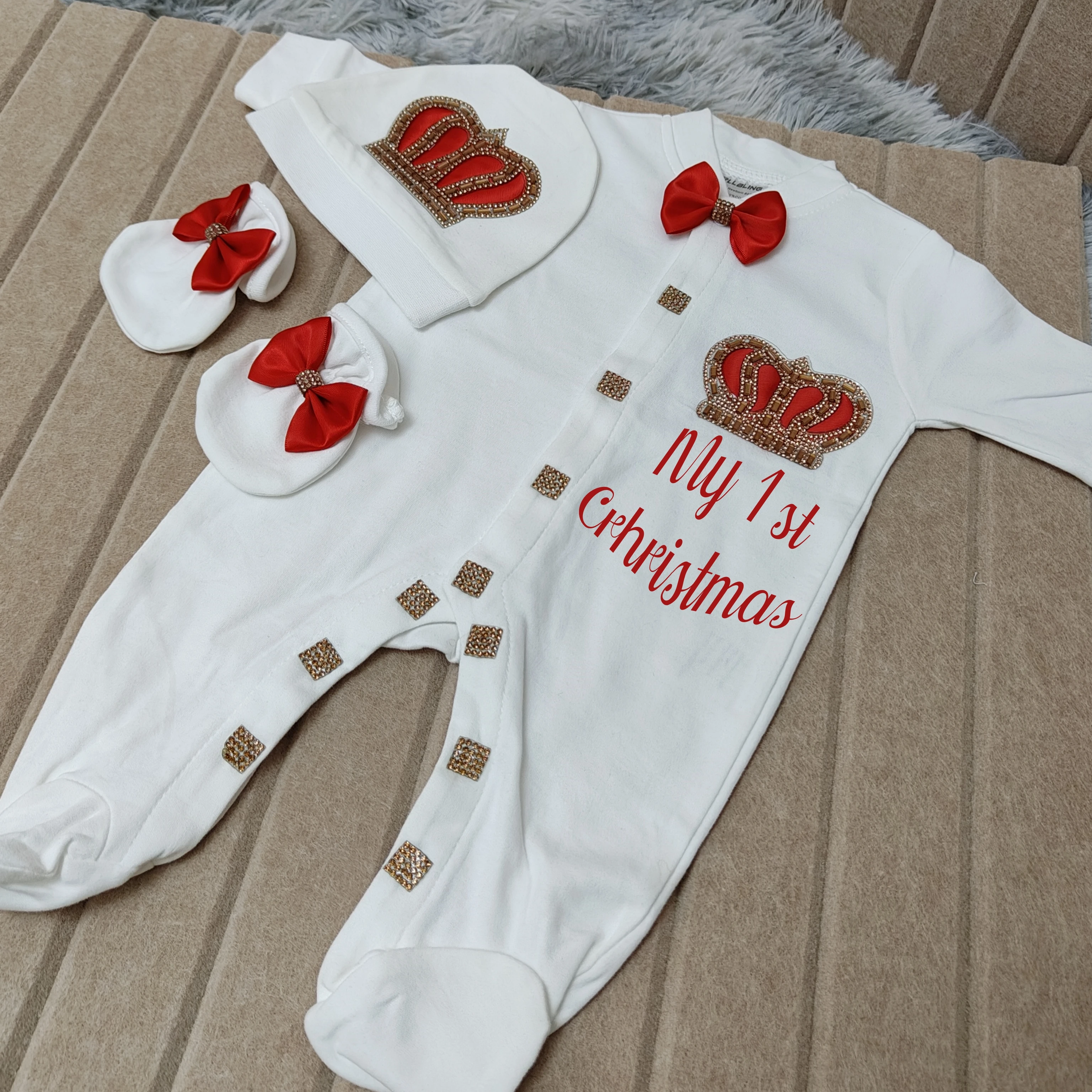 Zestaw: Perłowa Korona Dollbli – Baby Nursery Outfits recenzja i cena