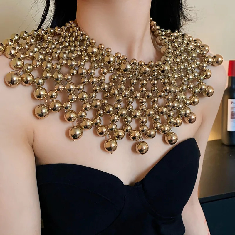 2024 New pearl fan necklace European and American retro high-grade collar bone chain accessories