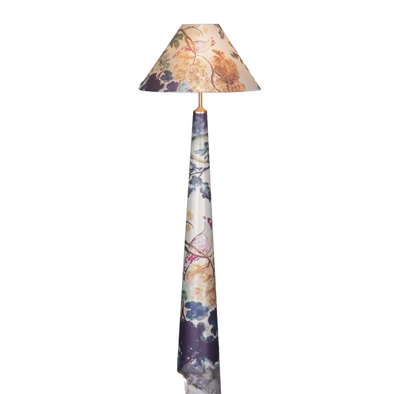 

Romantic atmosphere Solid wood bedside lamp Retro floral table lamp Versatile small fresh bedroom fabric