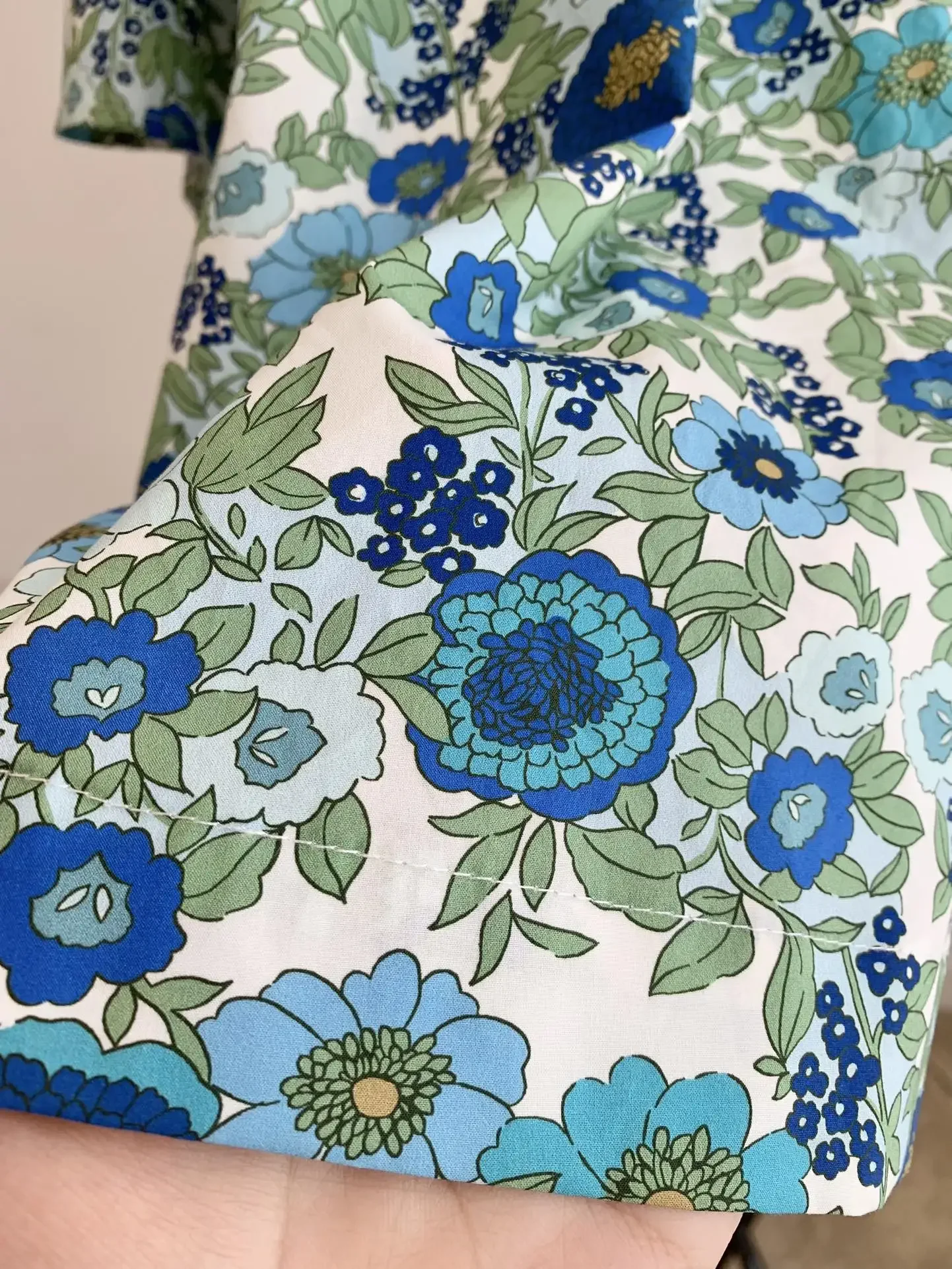 2025 Vestido corto de algodón orgánico con manga acampanada floral azul para mujer