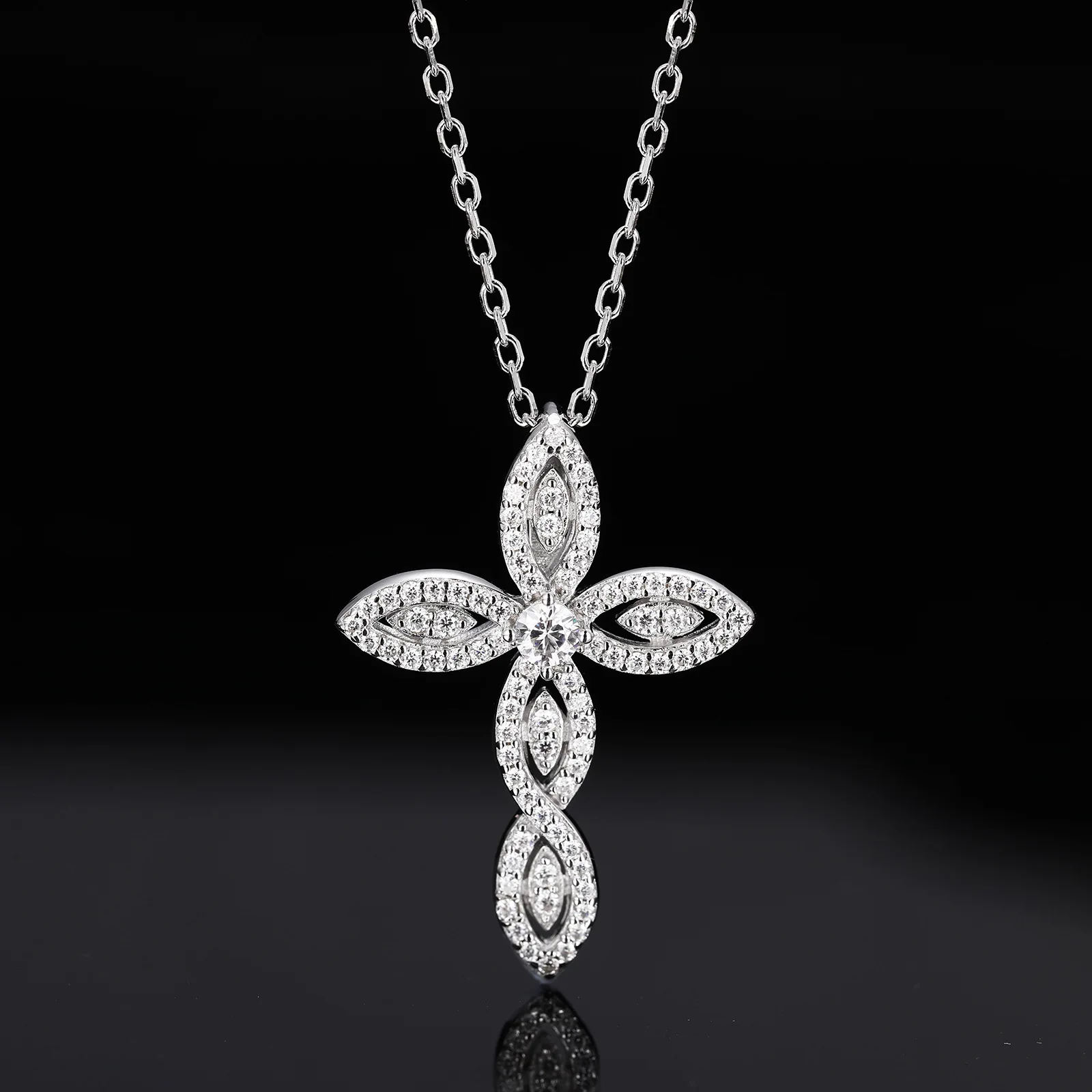 

Luxury full diamond European and American trend versatile cross necklace women's fashion high sense niche personality hip hop