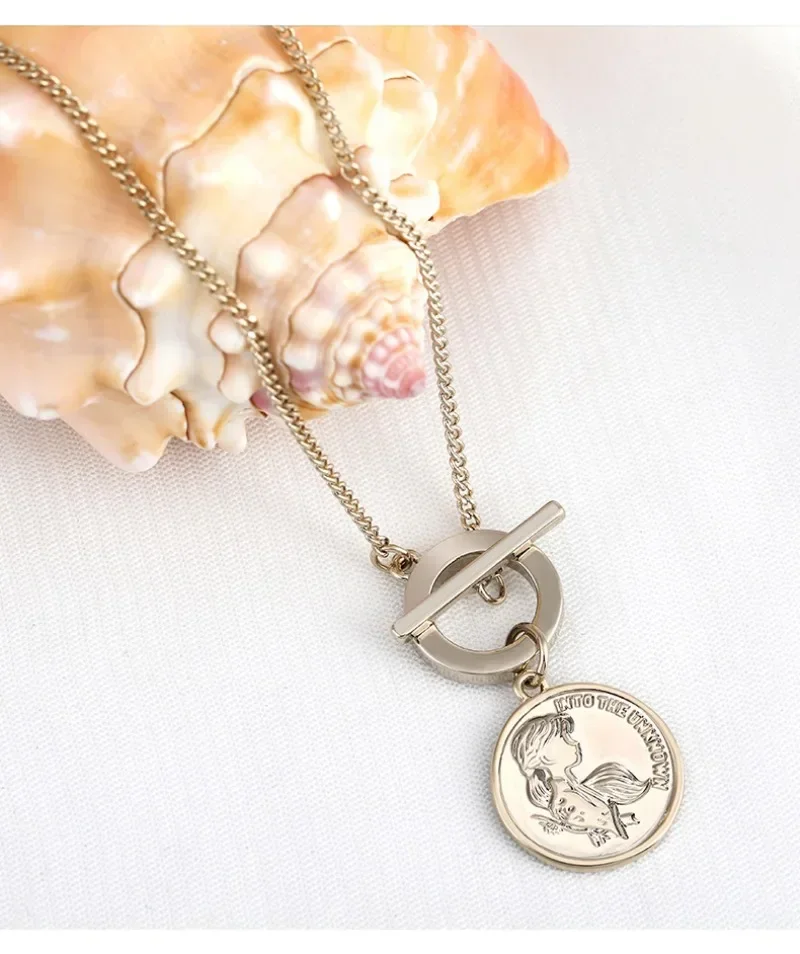 

The new princess necklace is designed for women and decorates the sweater chain with medium-length coin clasps