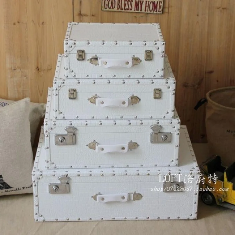 

Crocodile Leather Pattern Travel Case, Antique Storage Trunk Suitcase withLock, Retro Home Decor Luggage Box for Luxury Gift