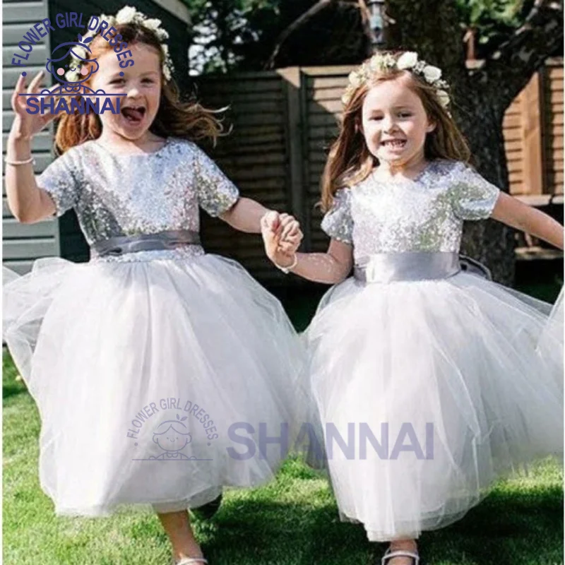 

2023 Silver Sequin Short Sleeves Flower Girl Dress with Bow for Wedding Party Baptism First Communion Princess Pageant Gown