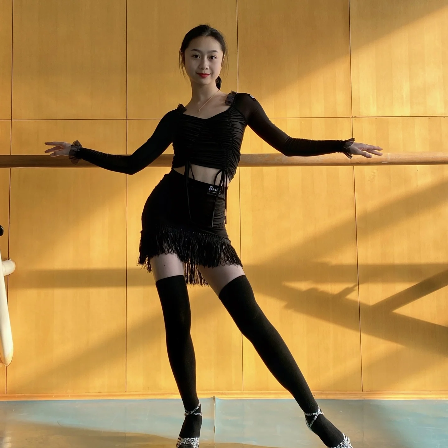 2025 Abiti da ballo latino Donna Club per adulti Rumba Samba Pratica di danza Top da allenamento Gonna maniche lunghe Salsa Dance Wear DNV24198