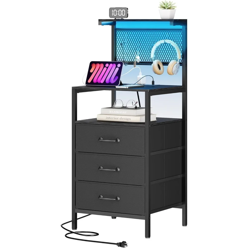 

высокая тумбочка с зарядной станцией и светодиодной подсветкой, большие прикроватные тумбочки с 3 тканевыми ящиками, прикроватная тумбочка с полками для хранения.